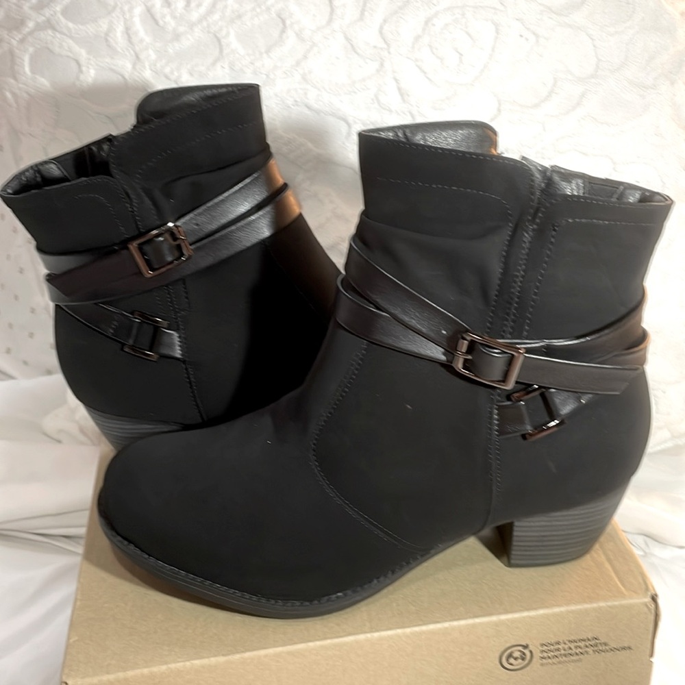 New Easy Street Womans Sz 7M Thalia Black Ankle Boots Shoes Black Comfort NIB